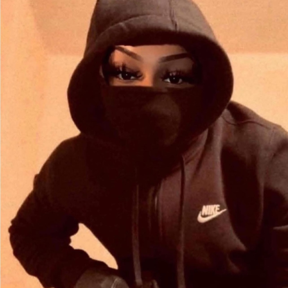 Meet your Posher, Nickie